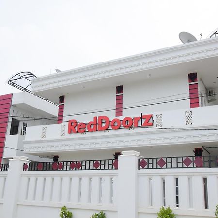 RedDoorz near UIN Sumatera Utara Hotel Medan Exterior foto