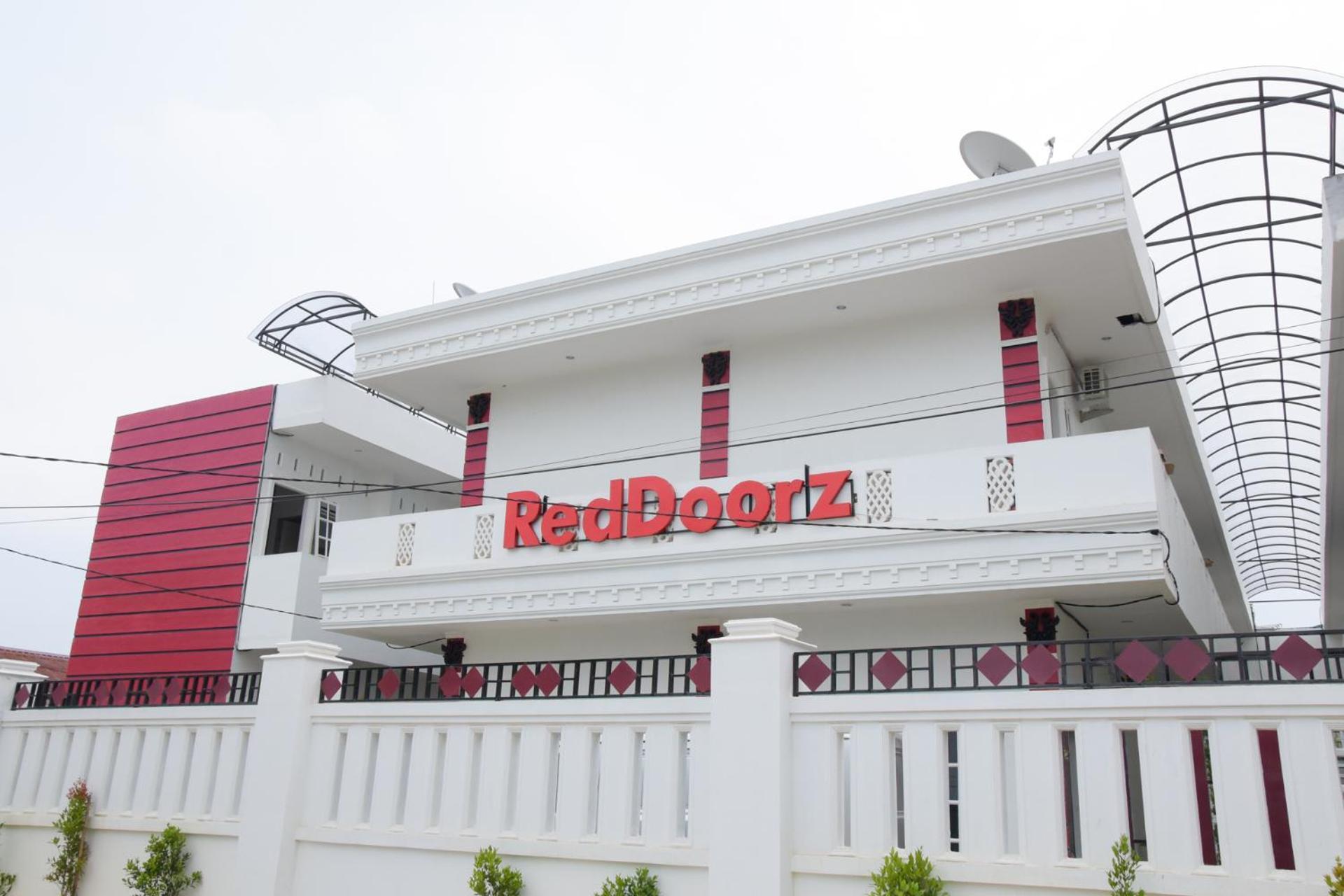 RedDoorz near UIN Sumatera Utara Hotel Medan Exterior foto